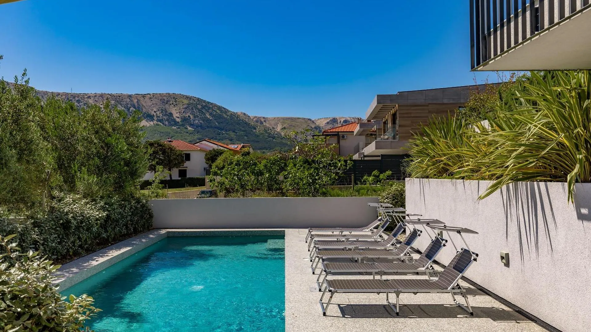 Sapore Di Mare Apartments - Happy Rentals contacts